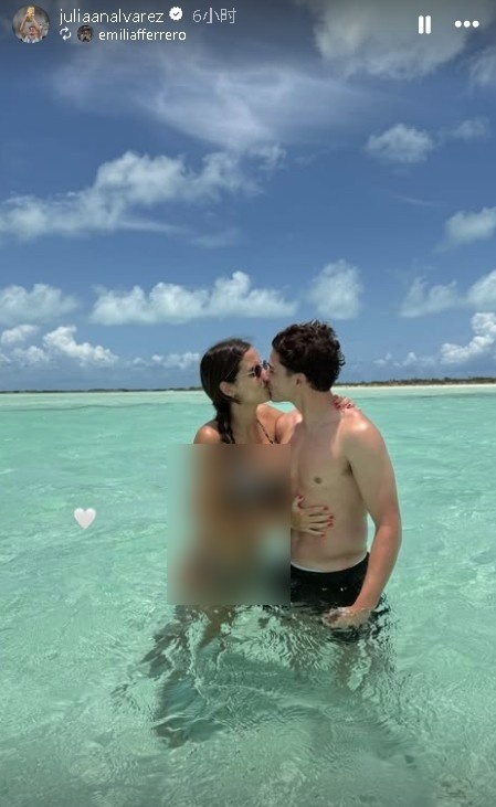排解马竞世俱杯出局之痛！阿尔瓦雷斯和女友拥吻，开启度假时光